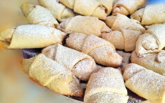 Простое песочное тесто на сметане для рогаликов