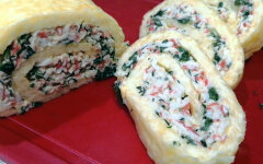 Сырный рулет с крабовыми палочками, яйцом и майонезом