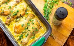 Куриные ножки в сливочном соусе с чили