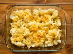 Запеканка из цветной капусты и творога с укропом