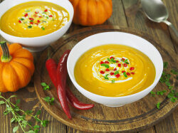 Тыквенный суп-пюре с карри и перцем чили