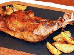 Запеченные голени индейки с травами