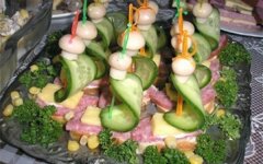 Канапе с сыром, огурцом и шампиньонами
