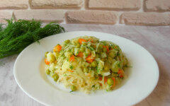 Картофельный салат с горошком и квашеной капустой