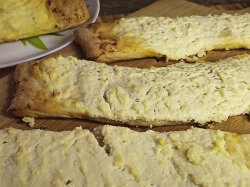 Слоённые палочки с творожной начинкой