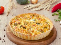 Лоранский пирог с куриным филе, грибами и брокколи