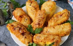 Куриные рулетики с беконом и плавленым сыром