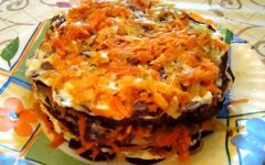 Печеночный торт с луком, чесноком и морковью