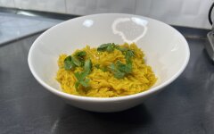 Рис по-индийски с куркумой, кумином и кардамоном