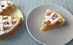 Насыпной пирог с абрикосовым вареньем и маком