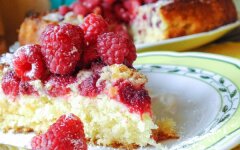 Летний кокосово-малиновый пирог