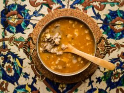 Кавказский хаш из говядины с чесноком