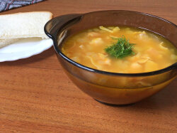 Гороховый суп с копченой грудинкой в мультиварке