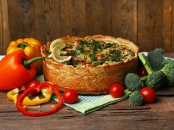 Овощной торт из слоеного теста в мультиварке