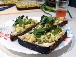 Датские бутерброды Смерребрёд с сельдью карри