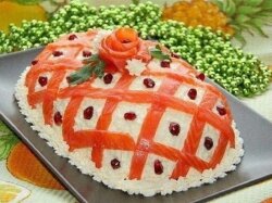 Салат «Принцесса» с лососем и кукурузой