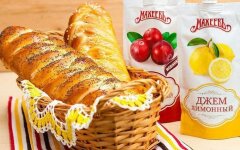 Плетенки с клюквенным и лимонным джемом