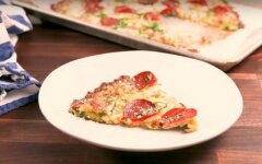 Пицца из кабачков с пепперони и сыром