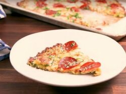 Пицца из кабачков с пепперони и сыром