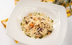 Ризотто с курицей в чесночно-сливочном соусе
