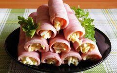 Ветчинные рулетики с чесноком, сыром и яйцами
