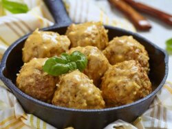 Говяжьи тефтели с чесноком в сливочном соусе