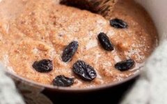 Льняная каша с изюмом и медом без варки