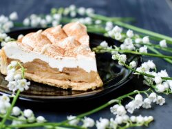 Заливной яблочный пирог со сметанным кремом