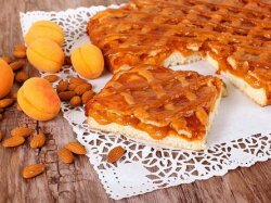 Открытый пирог с янтарной курагой