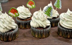 Праздничные шоколадные капкейки на кефире