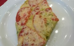 Пицца из кабачков с помидорами и сыром