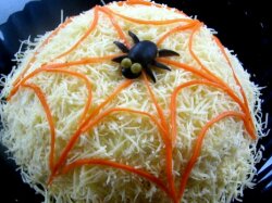 Слоеный салат «Паутинка» с курицей