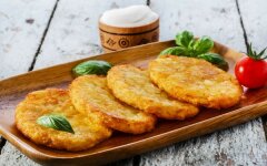 Оладьи из картофельного пюре с зеленым луком