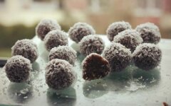 Банановые конфеты с орехами и сухофруктами