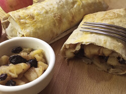 Ленивый штрудель с яблоками и корицей из лаваша