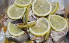 Запеченная горбуша с лимоном в фольге