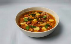 Венгерский суп Боб левеш с копченостями