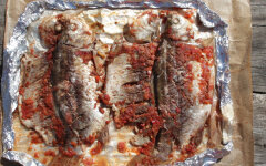 Караси в аджике на углях