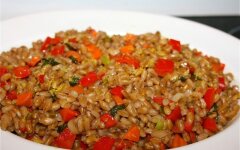 Простой плов из перловки с курицей в мультиварке