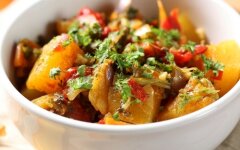 Нежное овощное рагу с куриной грудкой