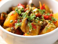 Нежное овощное рагу с куриной грудкой