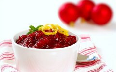 Кисло-сладкий клюквенный соус с корицей