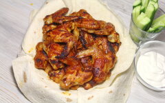 Острые сочные крылышки Баффало в соусе