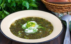 Зеленый борщ с яйцом без мяса