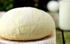Дрожжевое тесто для пиццы на молоке и маргарине