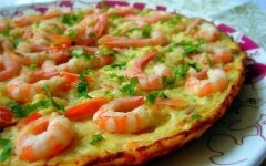 Тортилья с креветками, цукини и луком-шалот