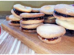 Печенье на маргарине с повидлом