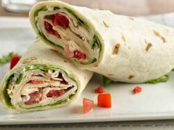 Рулеты из лаваша с помидорами и горбушей