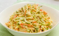 Витаминный салат из редьки с капустой