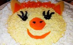 Салат «Новогодняя свинка» с рыбными консервами